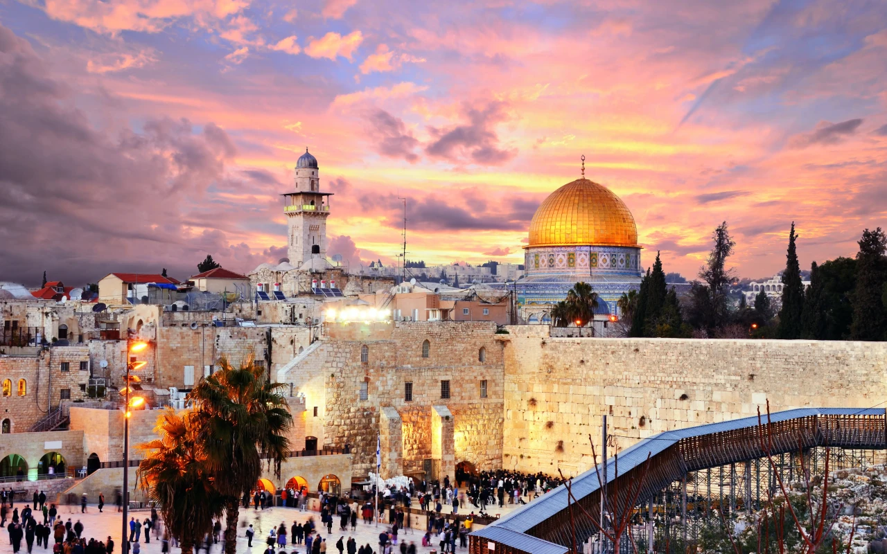 Visit the Western Wall: A Spiritual and Historical Landmark in Jerusalem