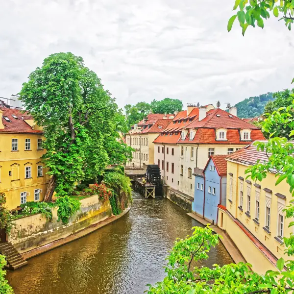 kampa-island-millstream-prague-colorful-houses